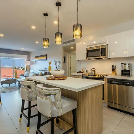 Warm Nicely Decorated Unit Unbeatable Location